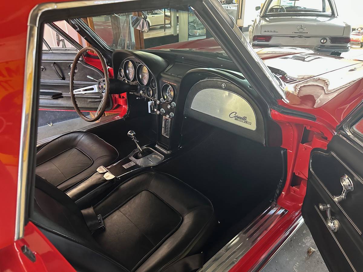 Chevrolet-corvette-convertible-1965-red-13