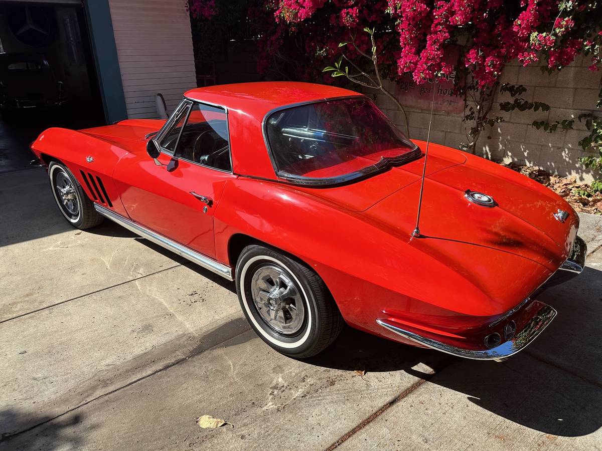 Chevrolet-corvette-convertible-1965-red-23