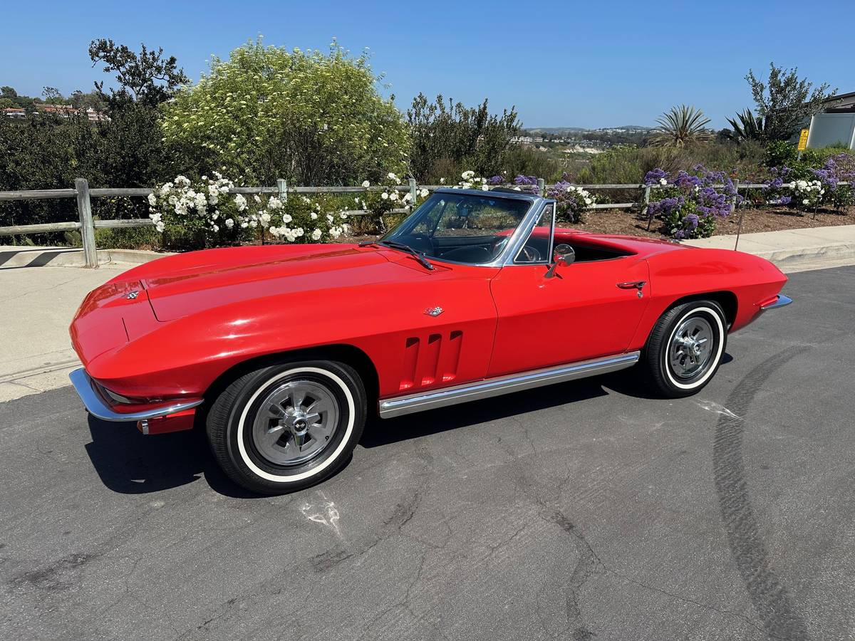 Chevrolet-corvette-convertible-1965-red-4