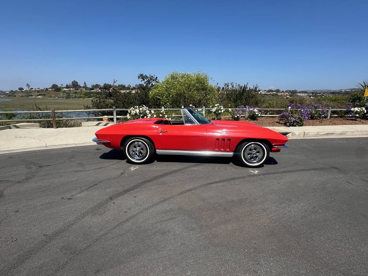 Chevrolet-corvette-convertible-1965-red-7