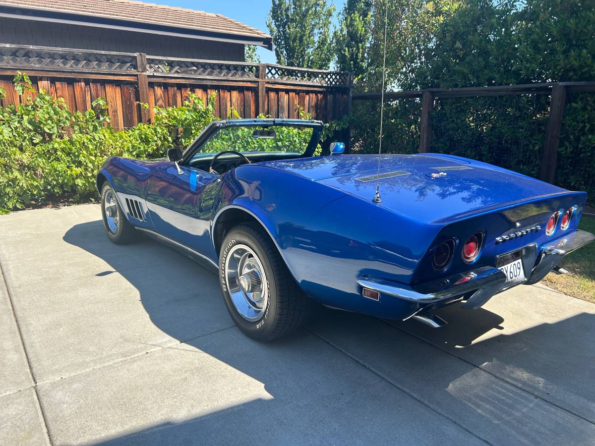 Chevrolet-corvette-convertible-1968-blue-3