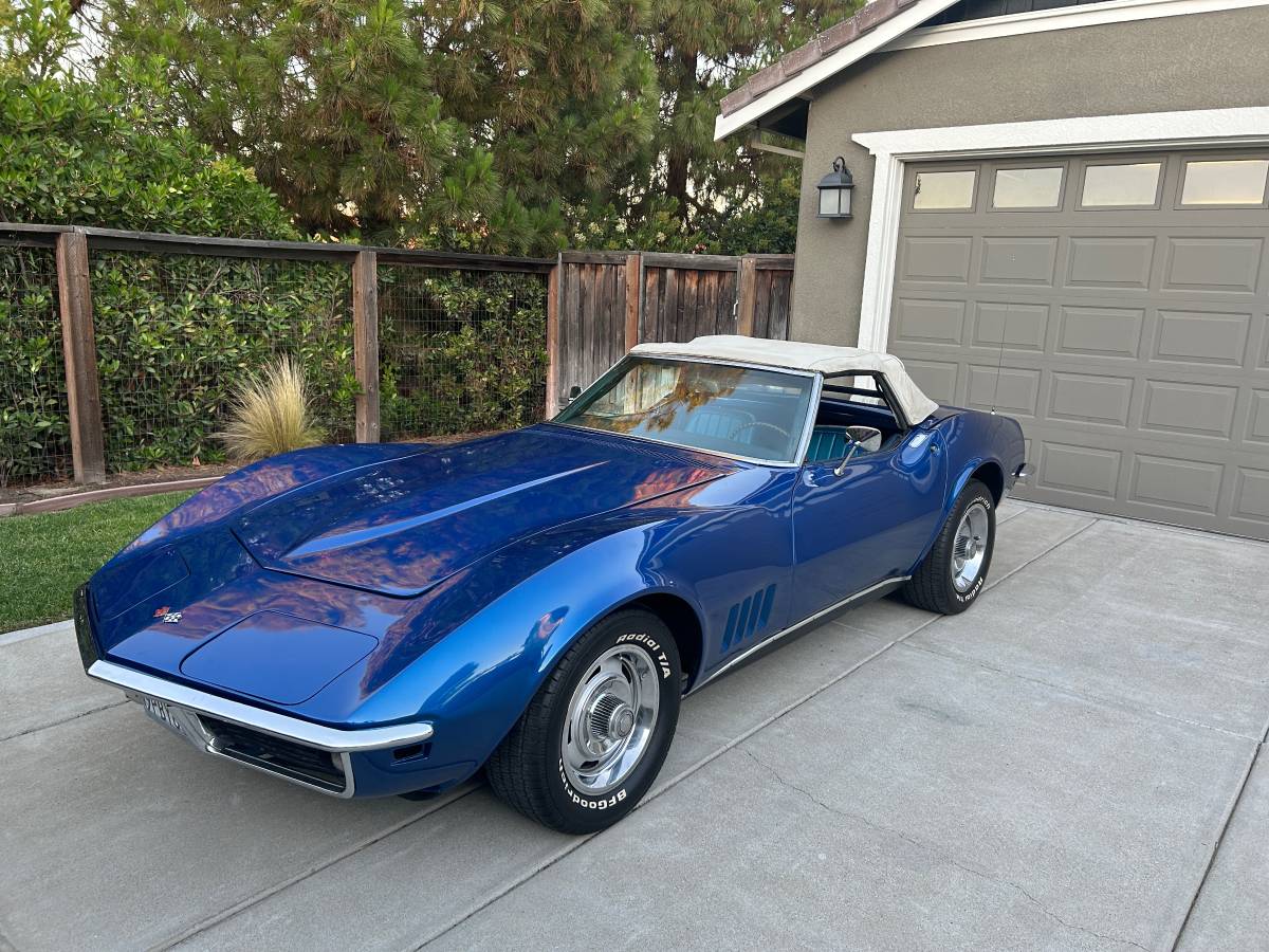 Chevrolet-corvette-convertible-1968-blue
