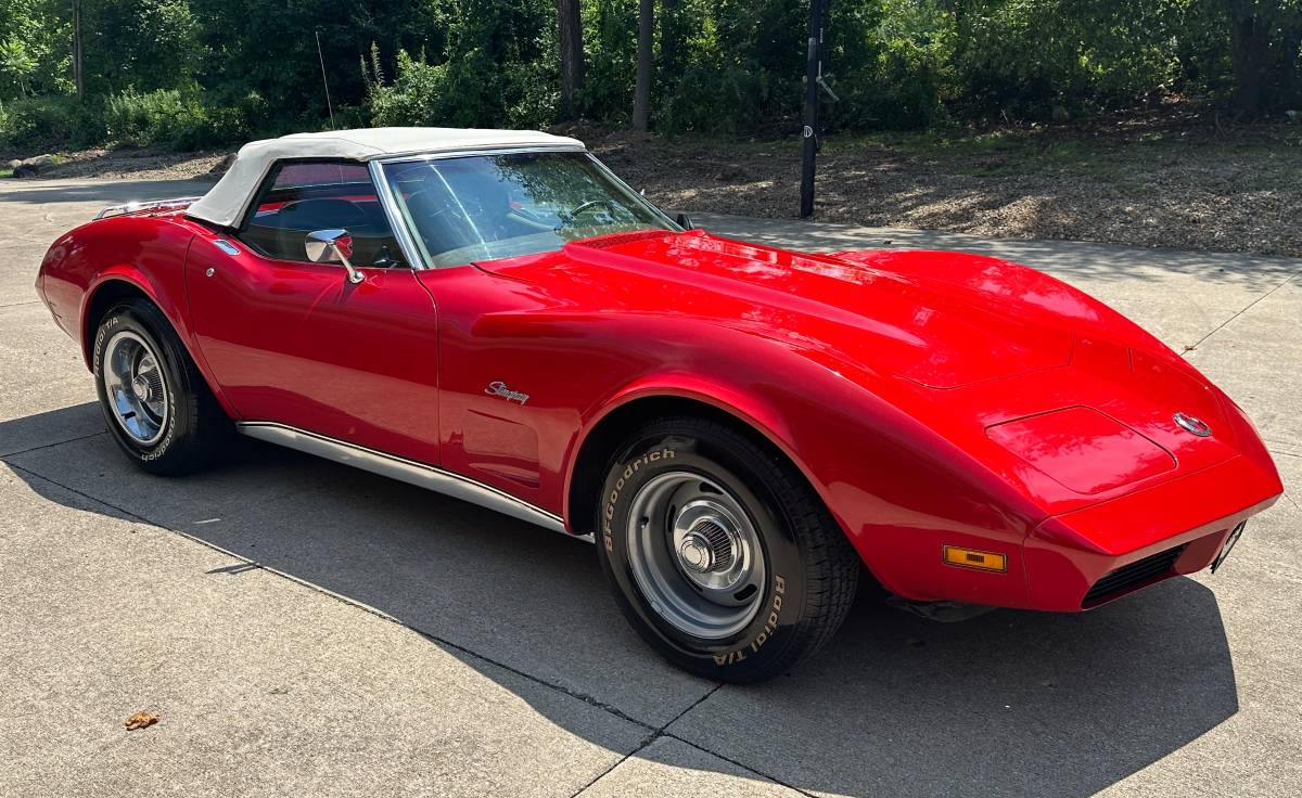 Chevrolet-corvette-convertible-1974-red-10