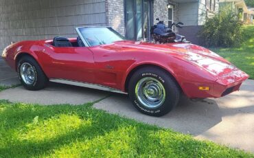 Chevrolet-corvette-convertible-1974-red-10