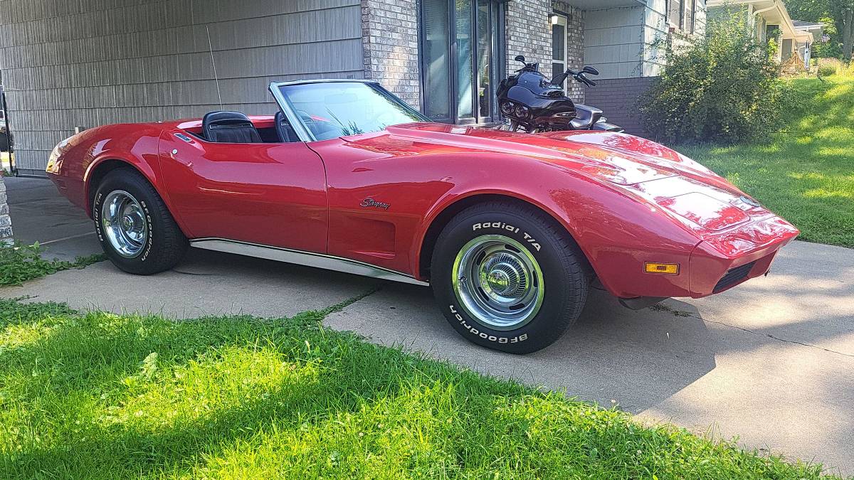 Chevrolet-corvette-convertible-1974-red-10