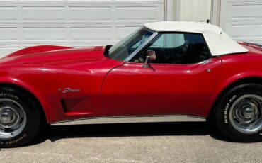 Chevrolet-corvette-convertible-1974-red