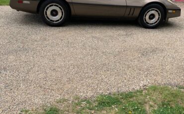 Chevrolet-corvette-convertible-1984-brown-1
