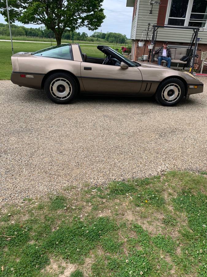 Chevrolet-corvette-convertible-1984-brown-1