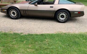 Chevrolet-corvette-convertible-1984-brown