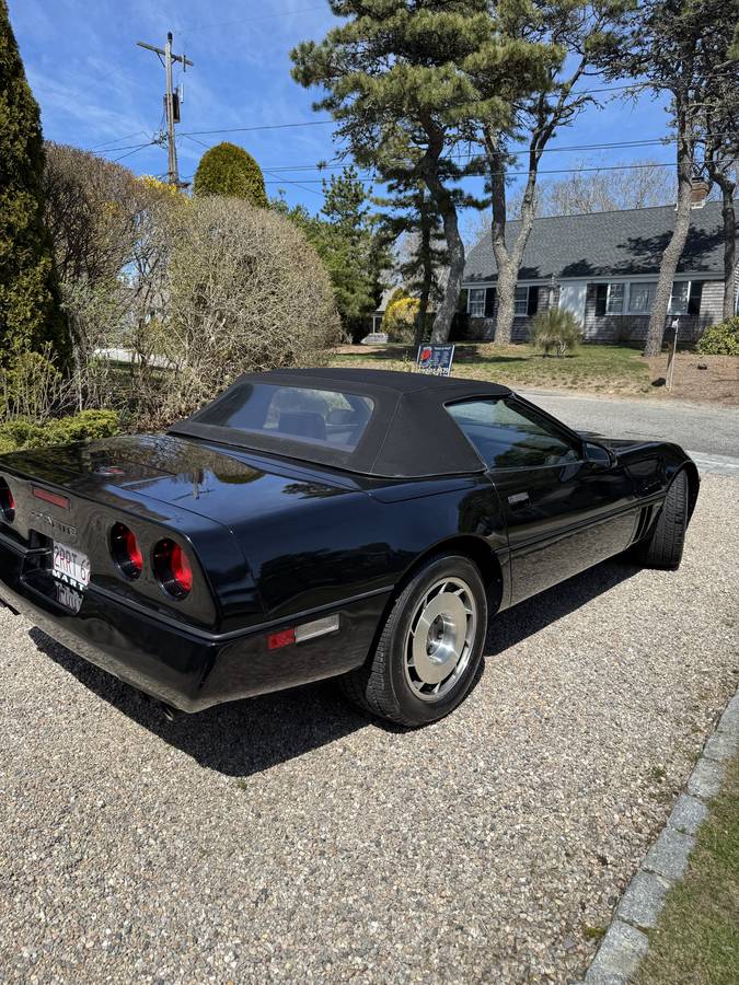 Chevrolet-corvette-convertible-1987-black-1