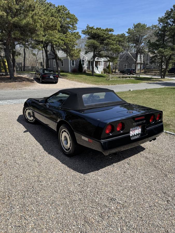 Chevrolet-corvette-convertible-1987-black-12