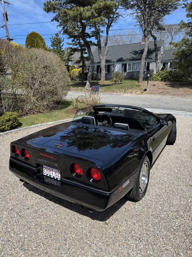 Chevrolet-corvette-convertible-1987-black-13