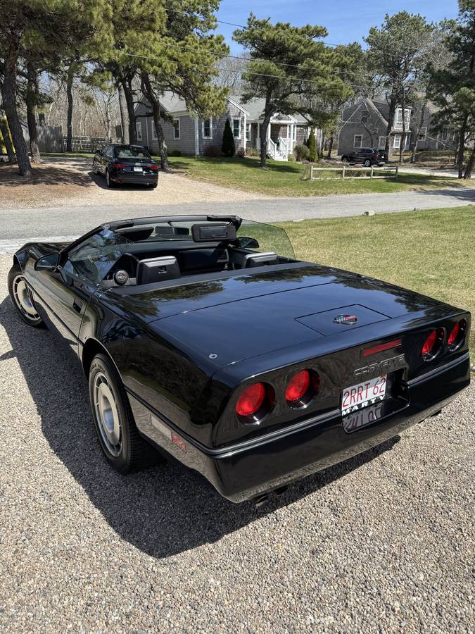 Chevrolet-corvette-convertible-1987-black-14