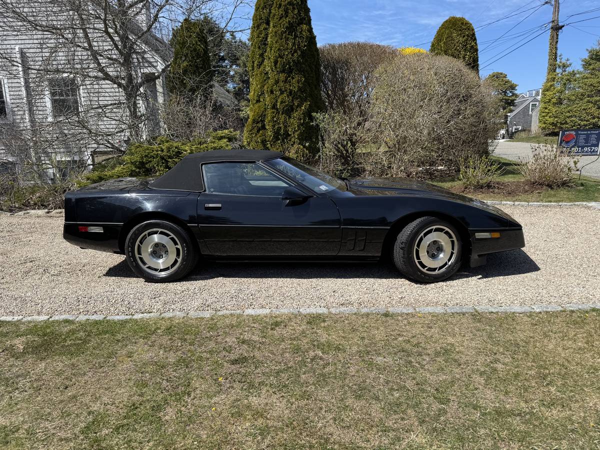 Chevrolet-corvette-convertible-1987-black-7