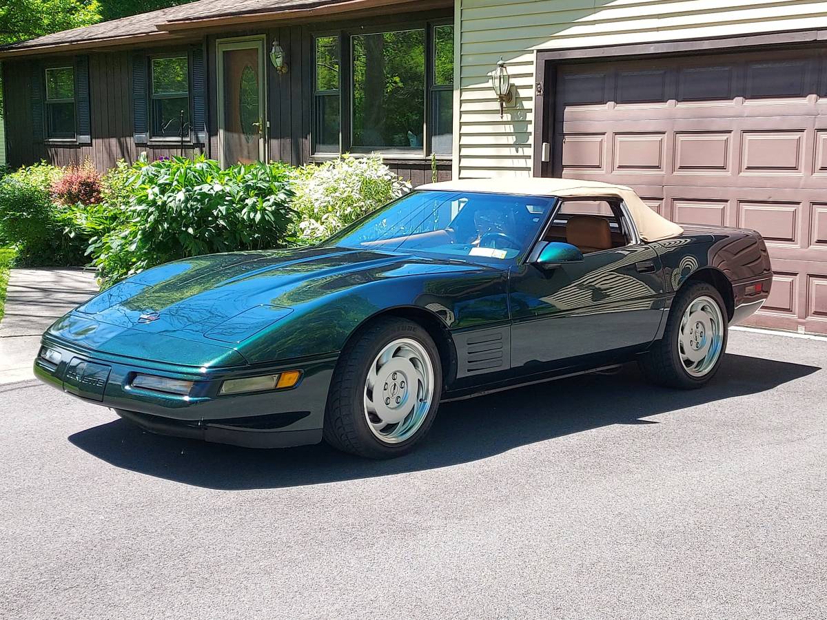 Chevrolet-corvette-convertible-1991-green