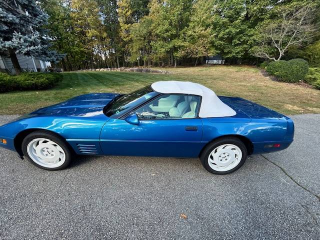 Chevrolet-corvette-convertible-1992-1