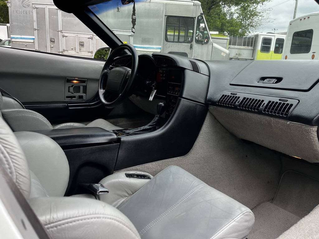 Chevrolet-corvette-convertible-1992-white-16
