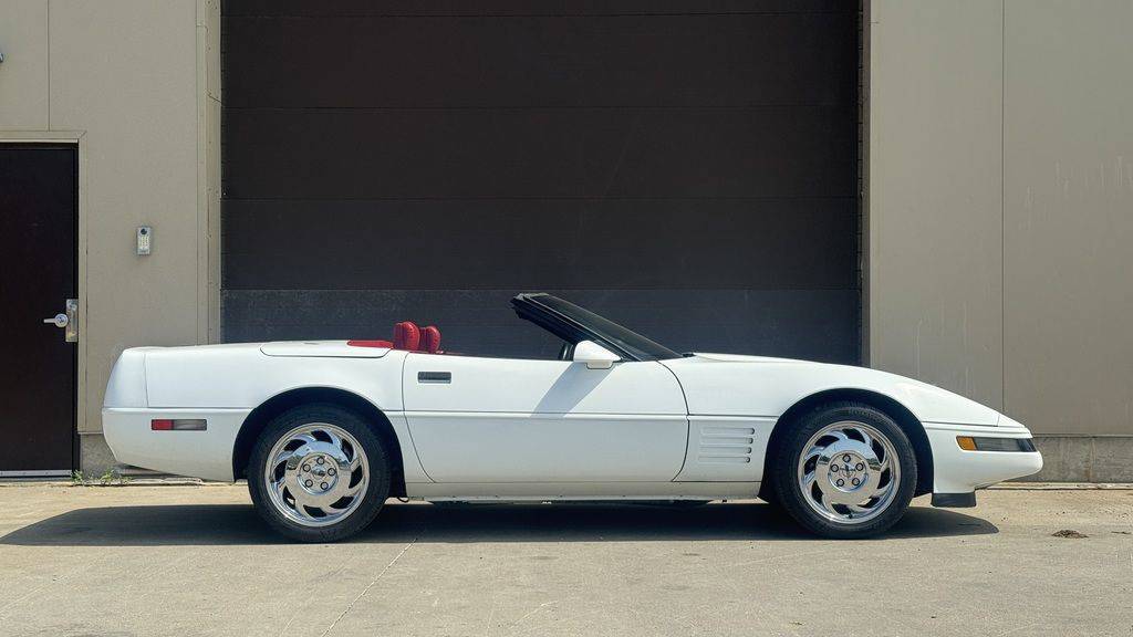 Chevrolet-corvette-convertible-1992-white