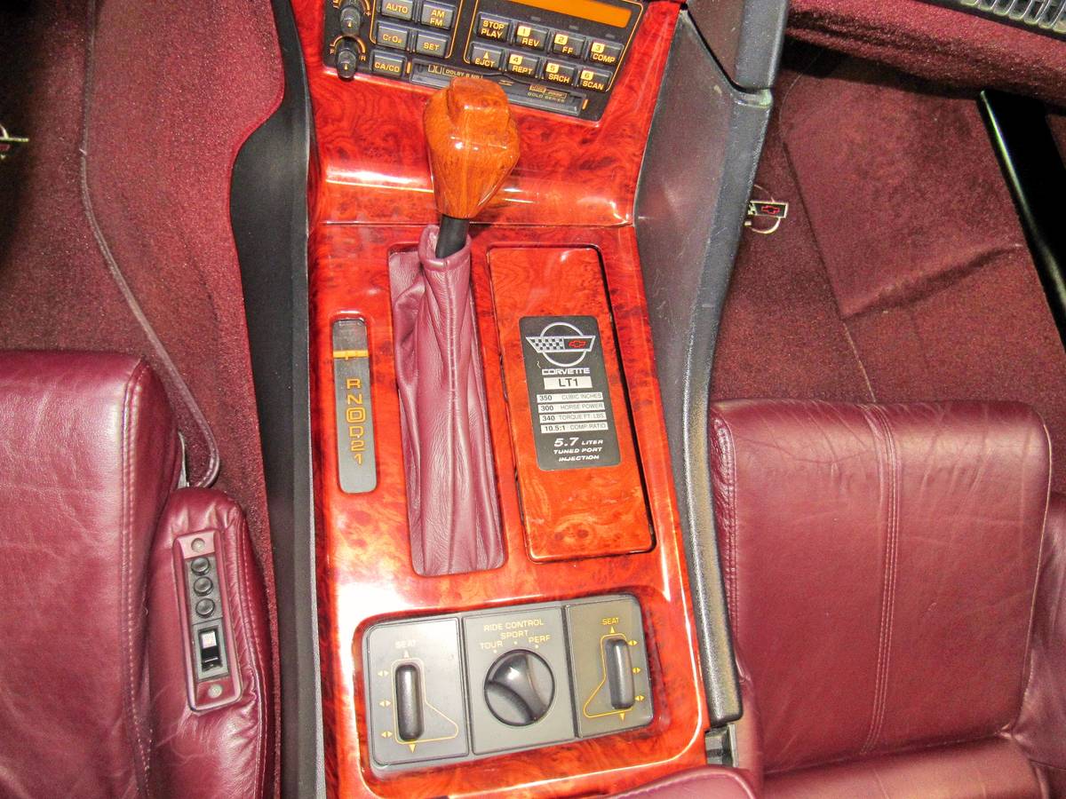 Chevrolet-corvette-convertible-1993-red-17