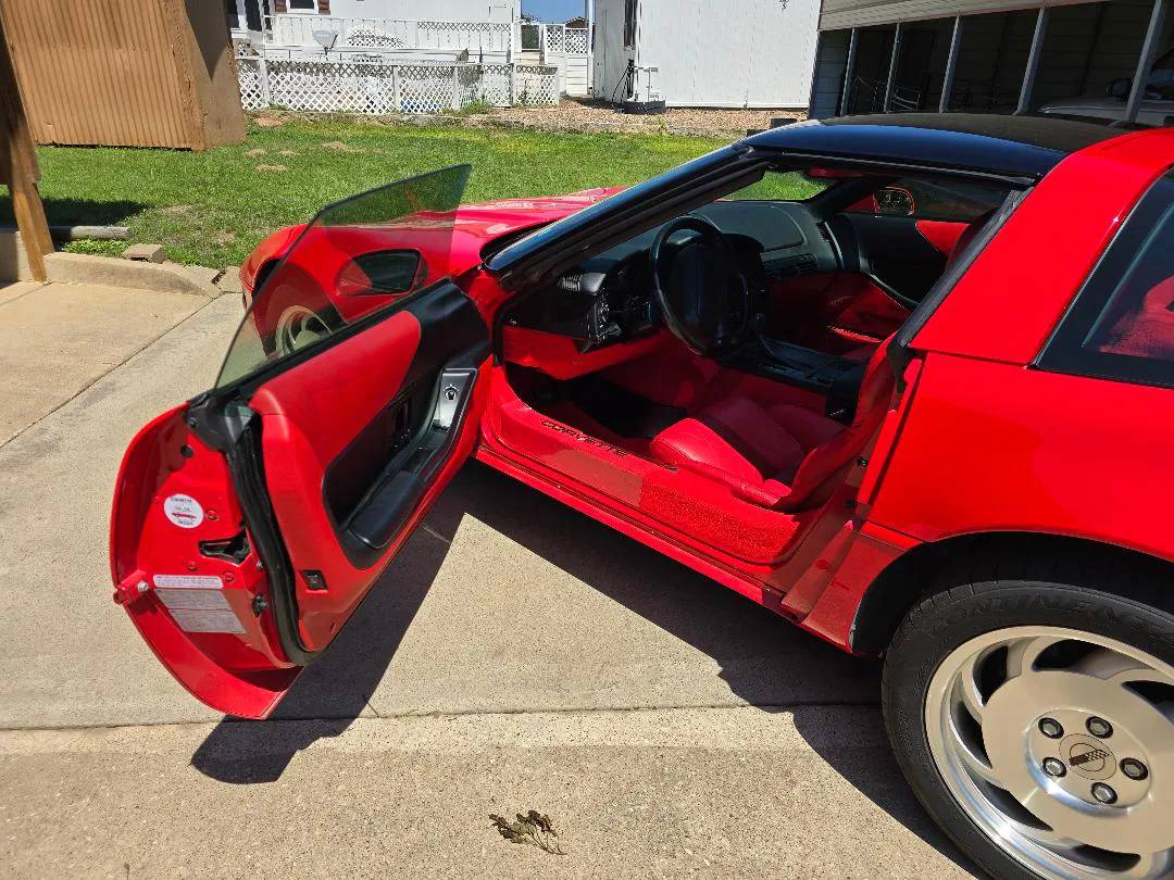 Chevrolet-corvette-corvette-amp-convertible-1994-red-2