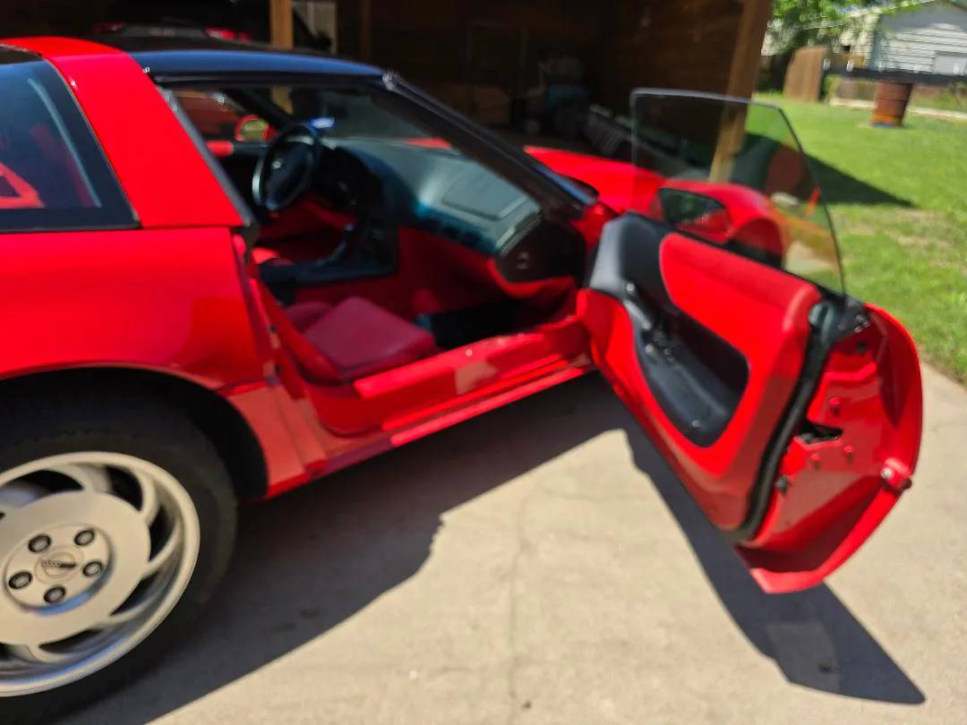 Chevrolet-corvette-corvette-amp-convertible-1994-red-3