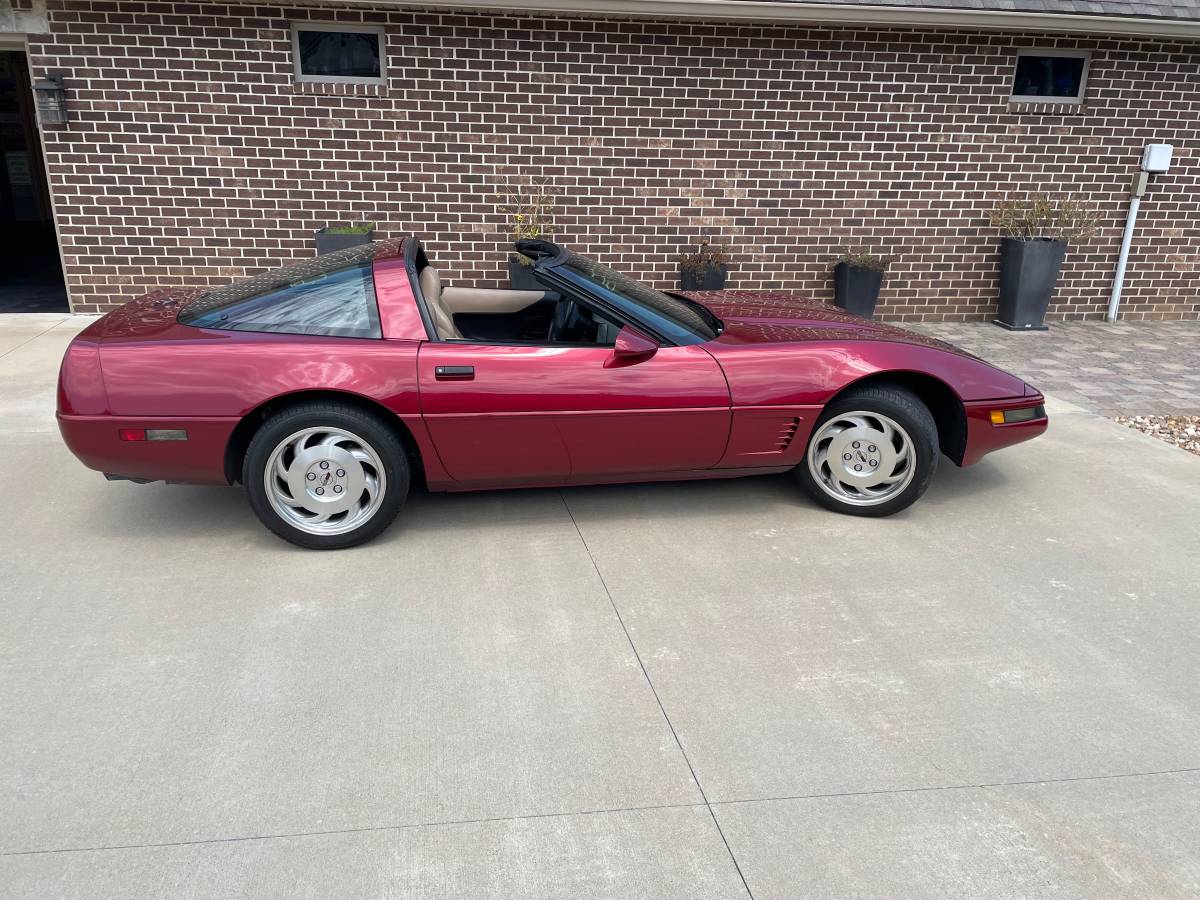 Chevrolet-corvette-corvette-amp-convertible-1995-purple-5