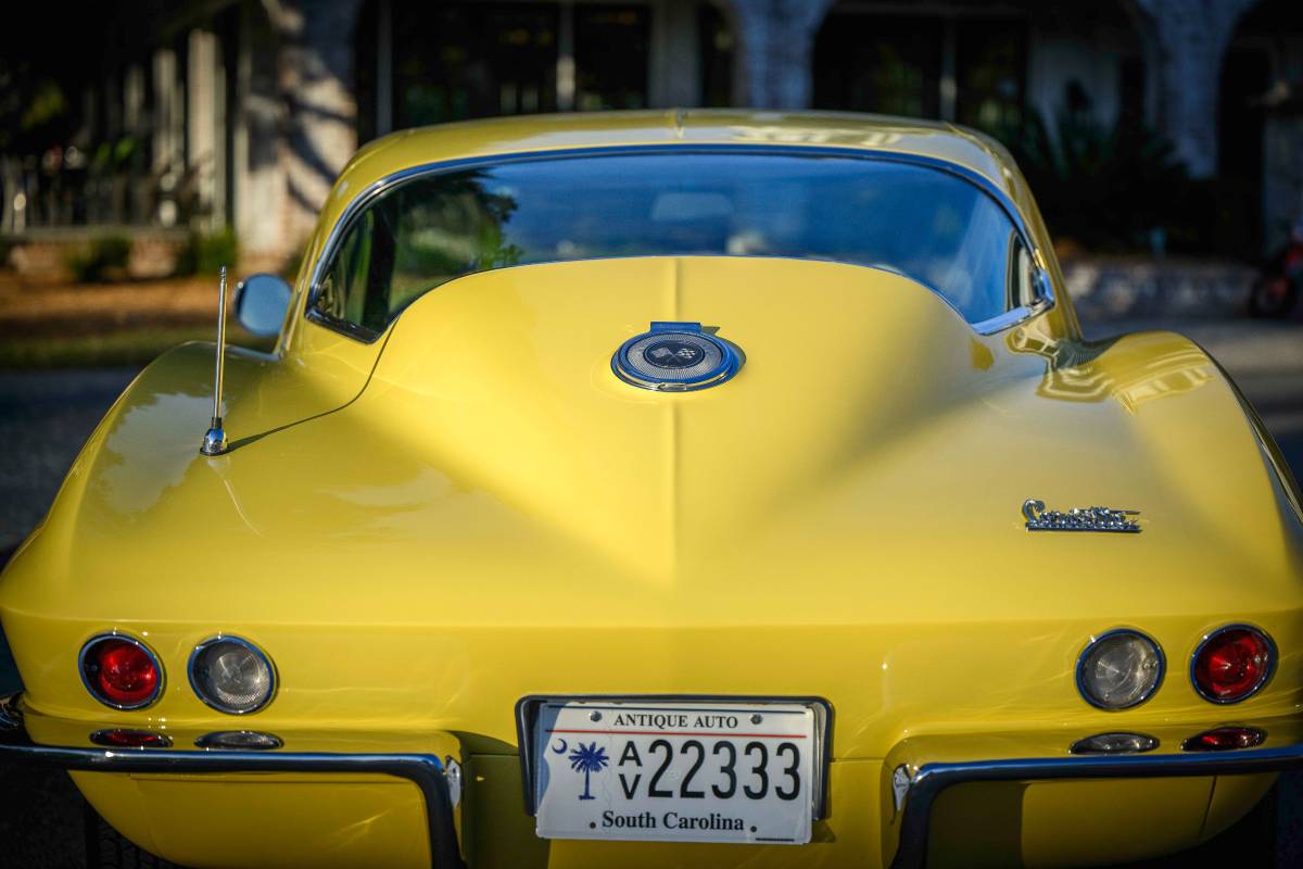 Chevrolet-corvette-coupe-1966-yellow-1