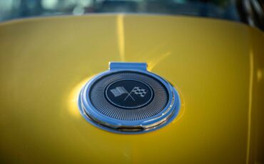 Chevrolet-corvette-coupe-1966-yellow-10