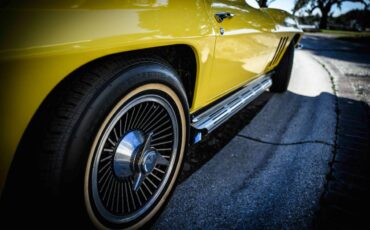Chevrolet-corvette-coupe-1966-yellow-11