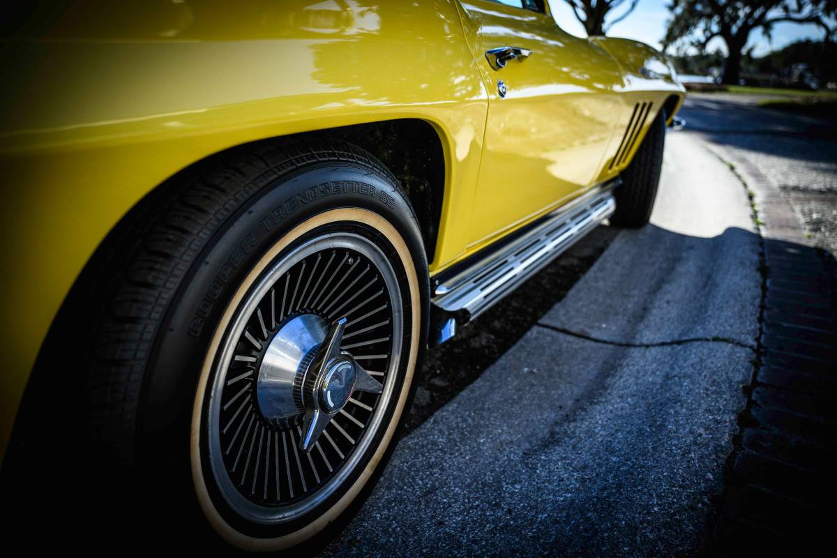Chevrolet-corvette-coupe-1966-yellow-11