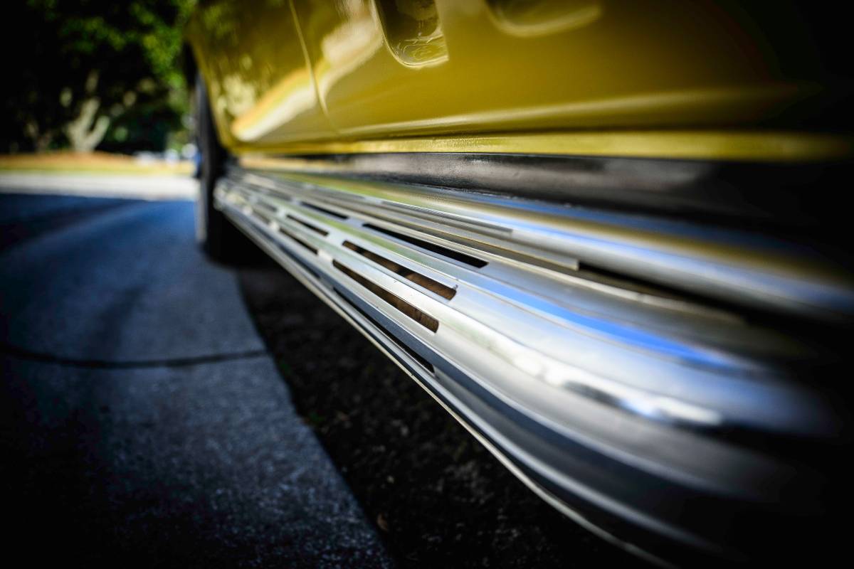 Chevrolet-corvette-coupe-1966-yellow-12