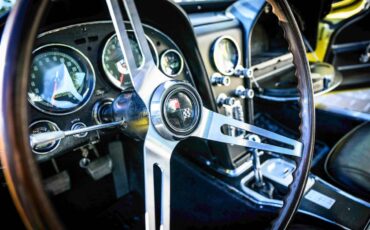 Chevrolet-corvette-coupe-1966-yellow-15