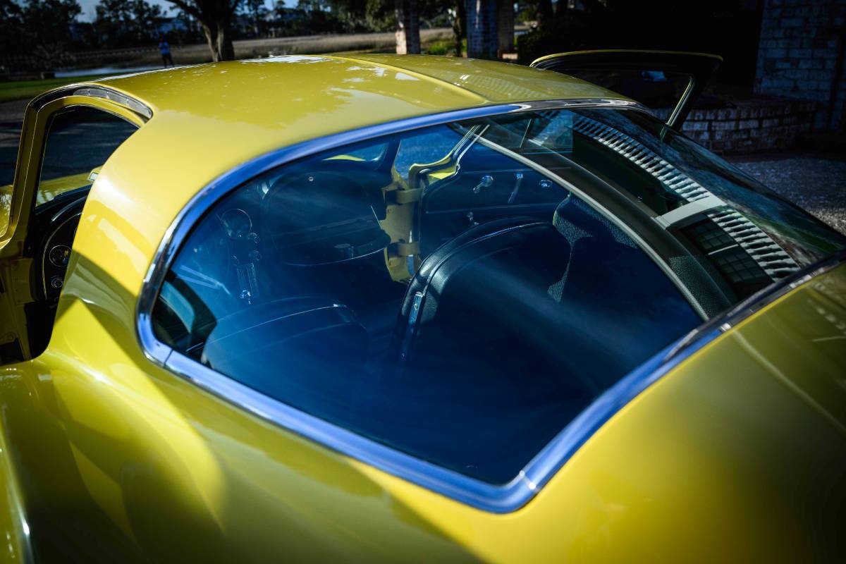 Chevrolet-corvette-coupe-1966-yellow-18