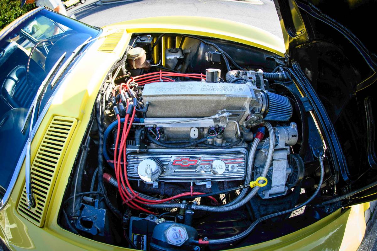 Chevrolet-corvette-coupe-1966-yellow-20