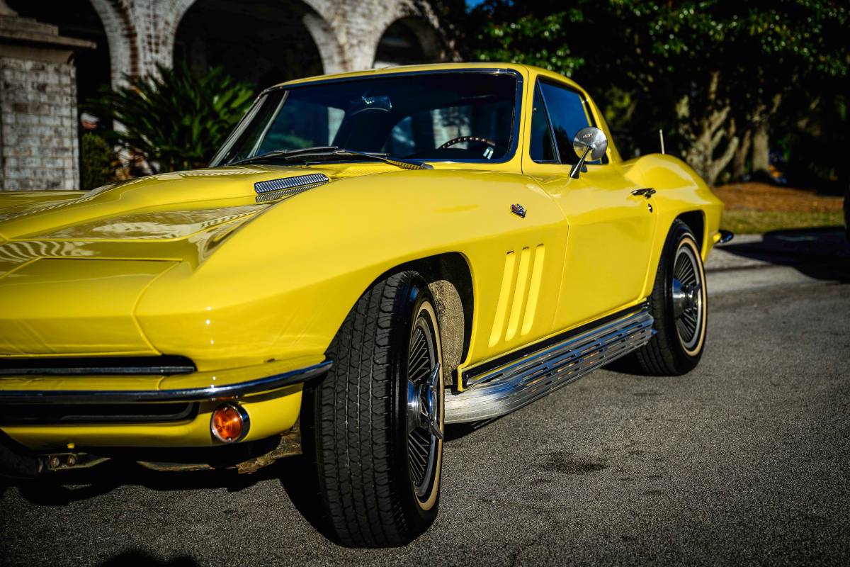Chevrolet-corvette-coupe-1966-yellow-23