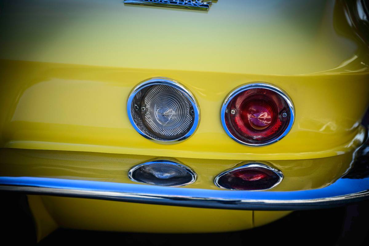 Chevrolet-corvette-coupe-1966-yellow-3