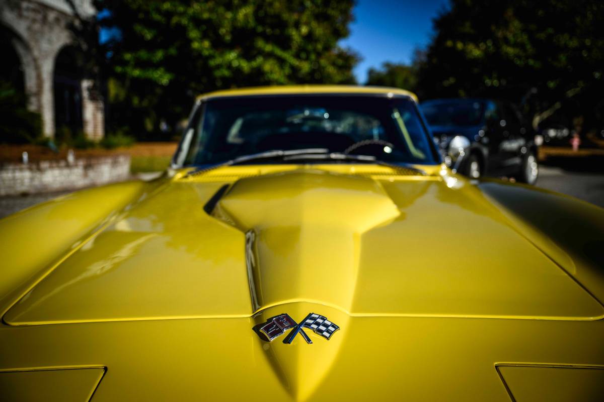 Chevrolet-corvette-coupe-1966-yellow-4