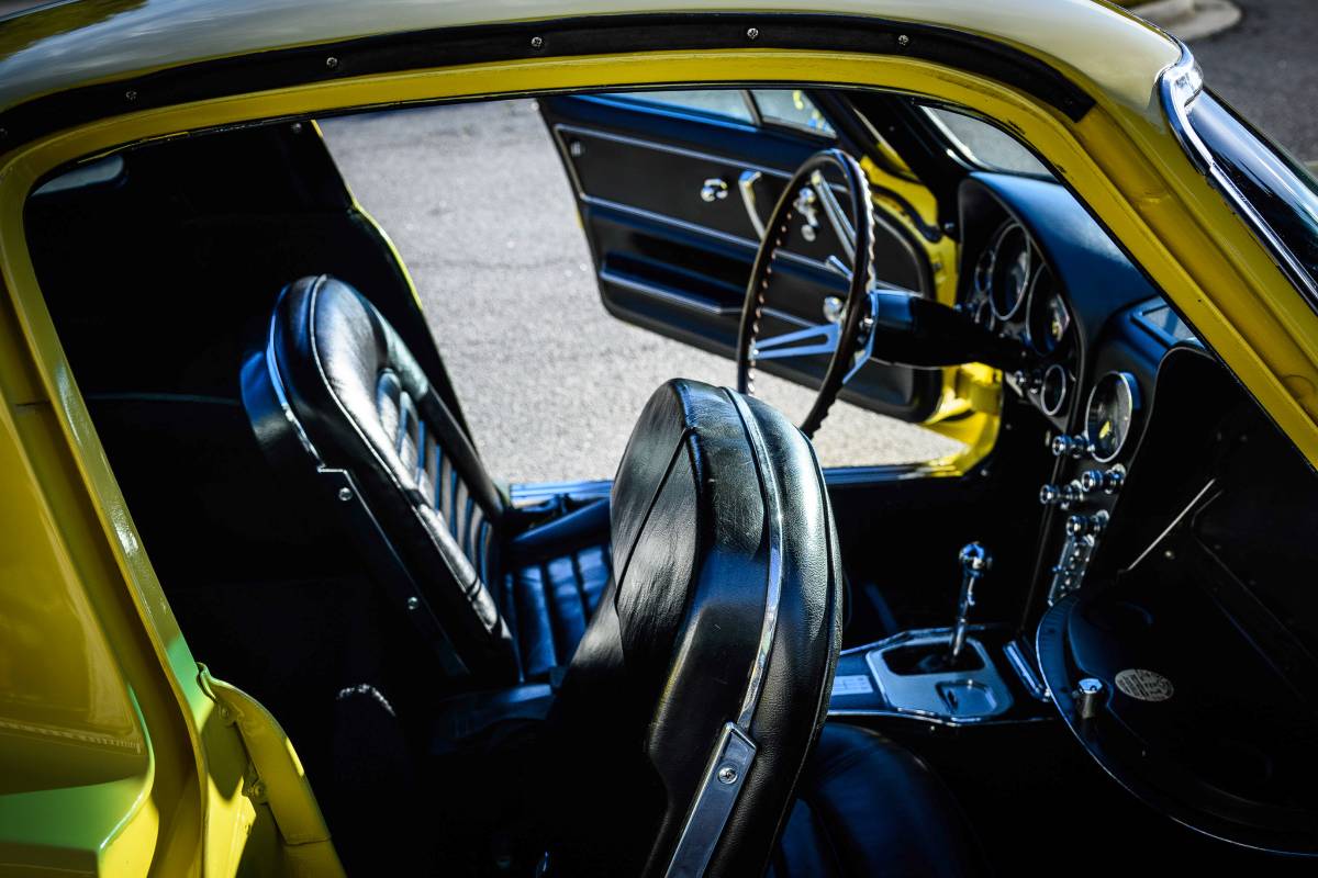 Chevrolet-corvette-coupe-1966-yellow-7