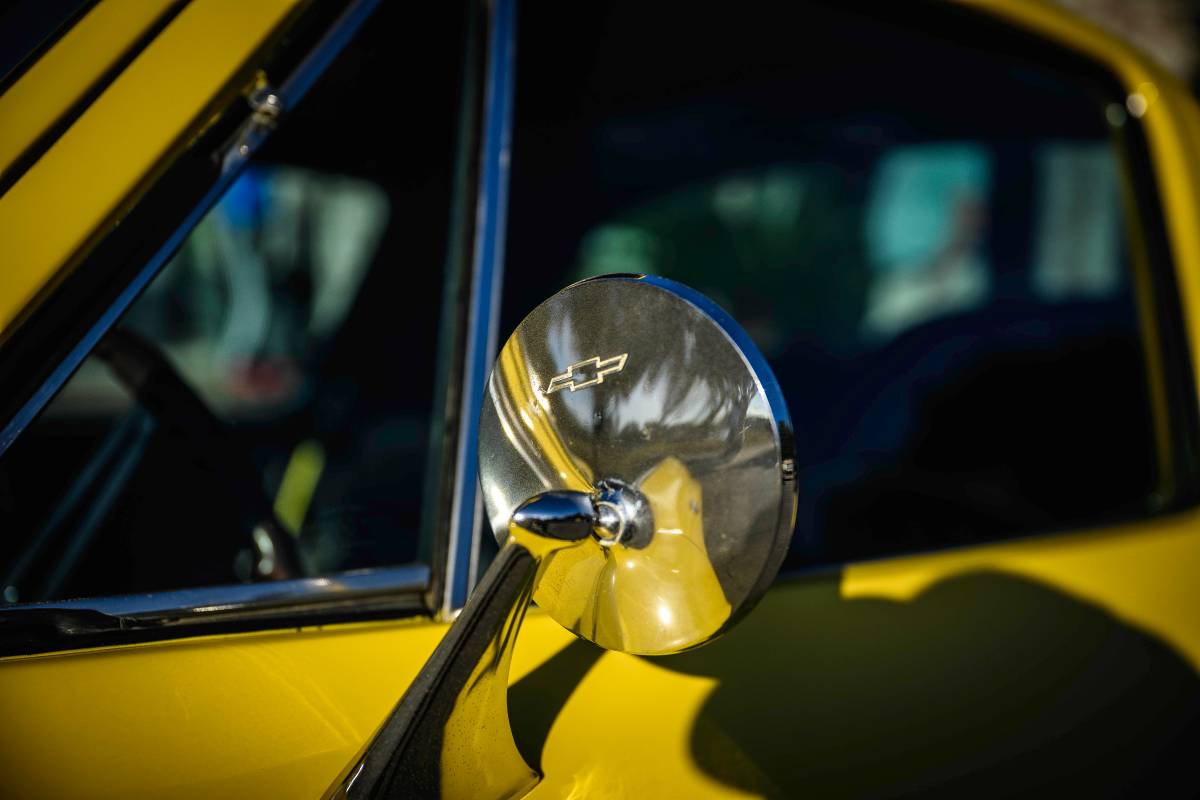Chevrolet-corvette-coupe-1966-yellow-9
