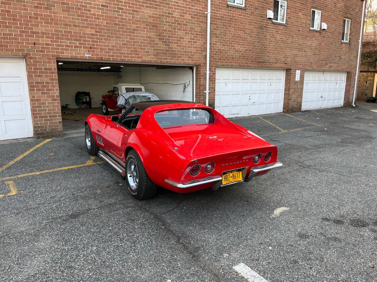 Chevrolet-corvette-coupe-1969-red-1