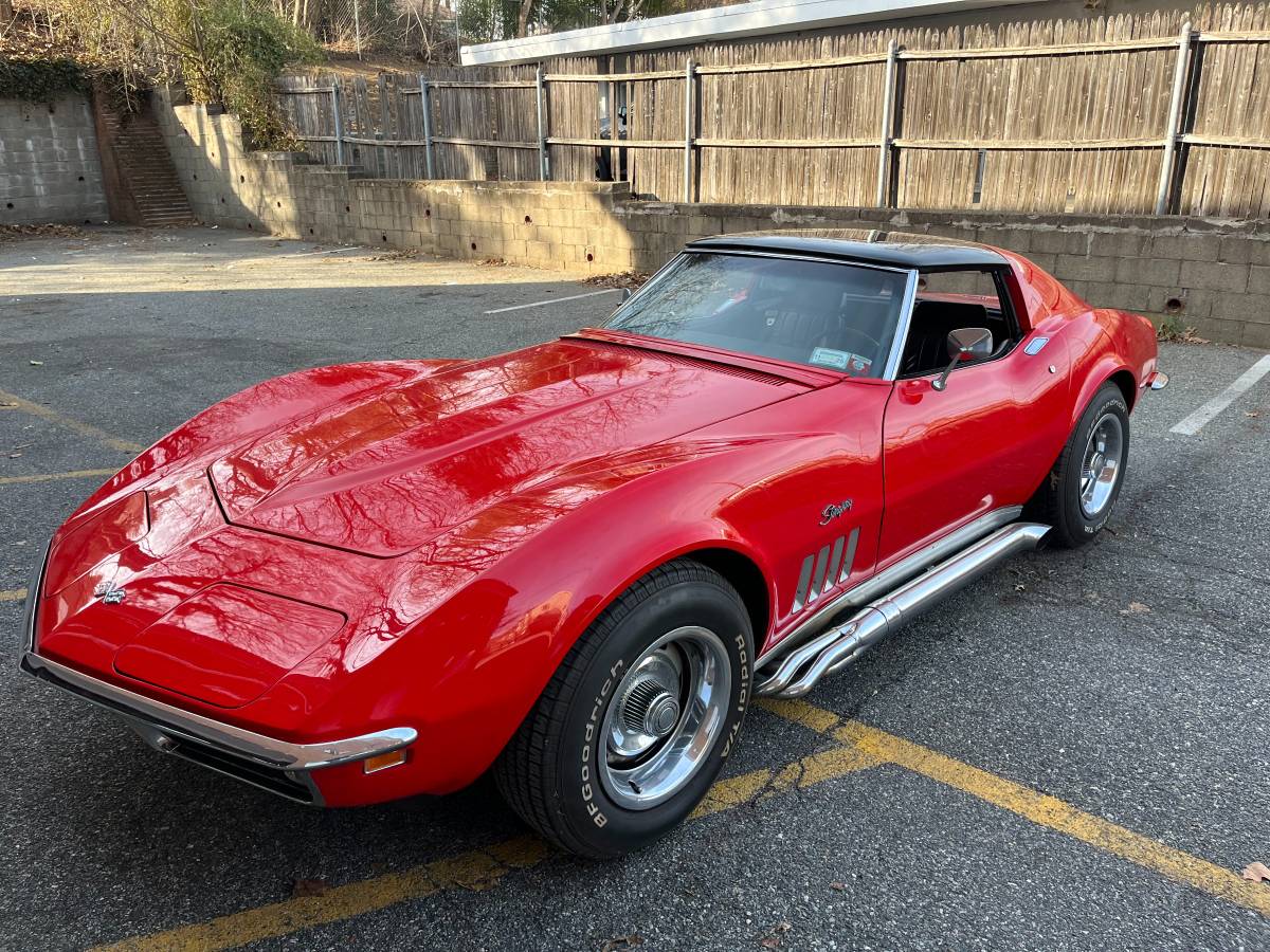 Chevrolet-corvette-coupe-1969-red