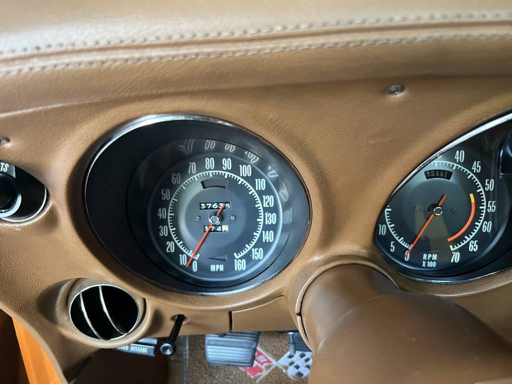 Chevrolet-corvette-coupe-1973-orange-11