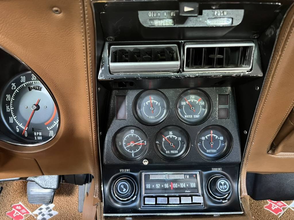 Chevrolet-corvette-coupe-1973-orange-12