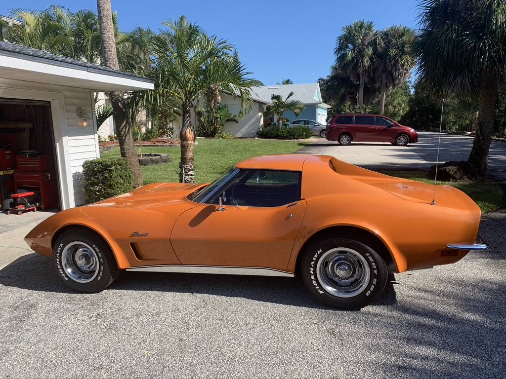 Chevrolet-corvette-coupe-1973-orange-17
