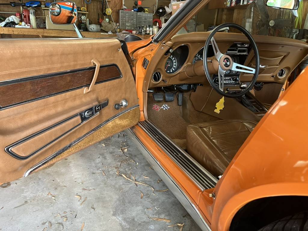 Chevrolet-corvette-coupe-1973-orange-18