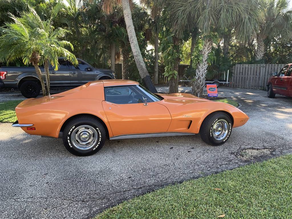 Chevrolet-corvette-coupe-1973-orange-3