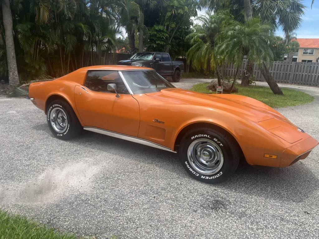 Chevrolet-corvette-coupe-1973-orange-5