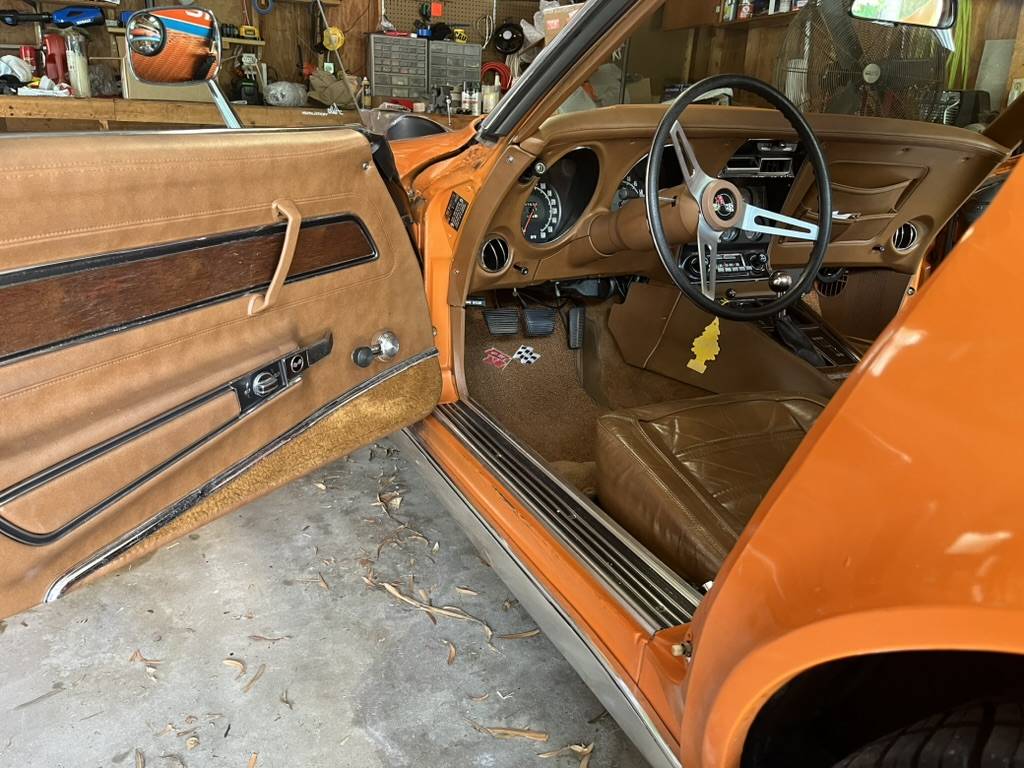 Chevrolet-corvette-coupe-1973-orange-9