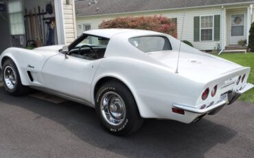 Chevrolet-corvette-coupe-1973-white-1