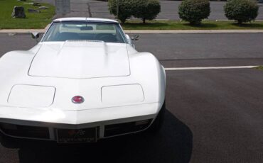 Chevrolet-corvette-coupe-1973-white-2